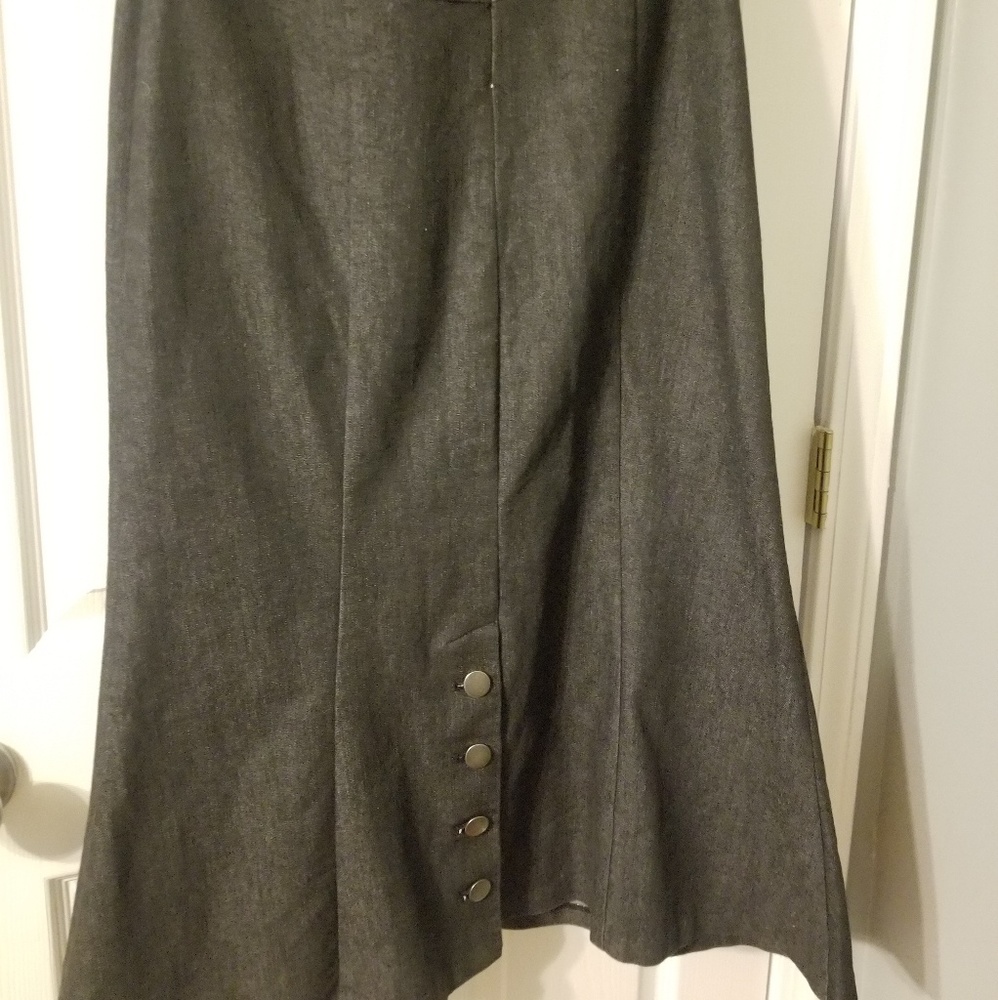 Long fitted skirt
